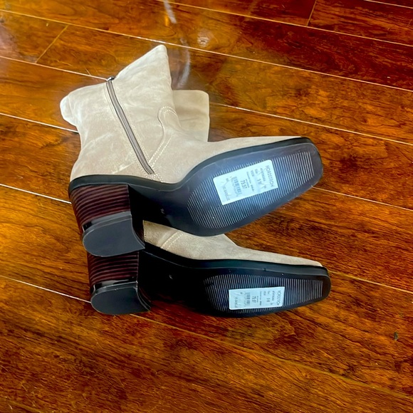 NWT Vince Camuto Babellie Western Boot 9M - Picture 5 of 5